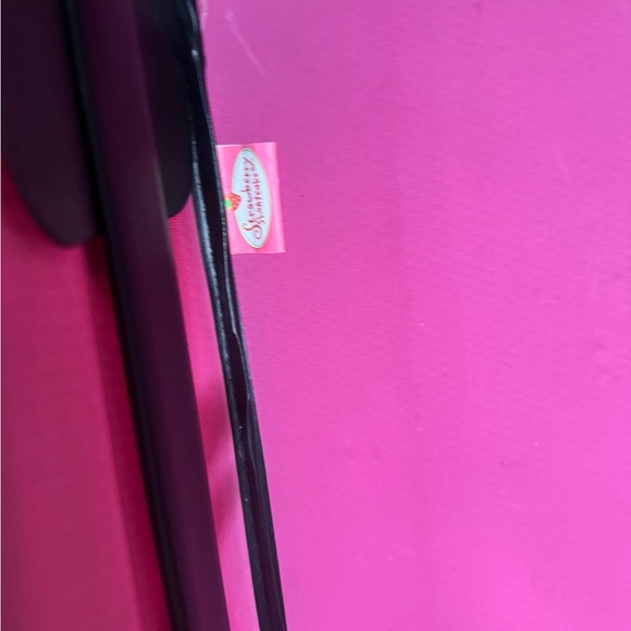 Strawberry Shortcake child’s carryon - Picture 4 of 5